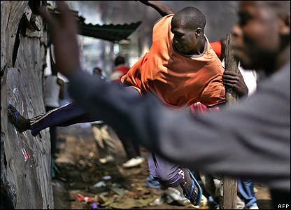 _44326229_afp416kibera.jpg